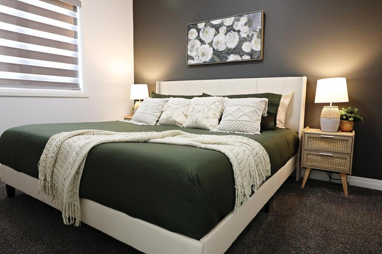 Three King Beds,central A/c,fireplace,park,disney+ *