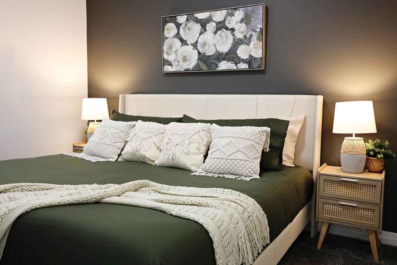 Three King Beds,central A/c,fireplace,park,disney+ *