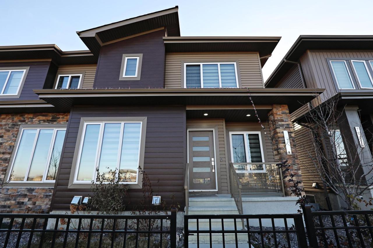 Holiday home Three King Beds,central A/c,fireplace,park,disney+ Edmonton